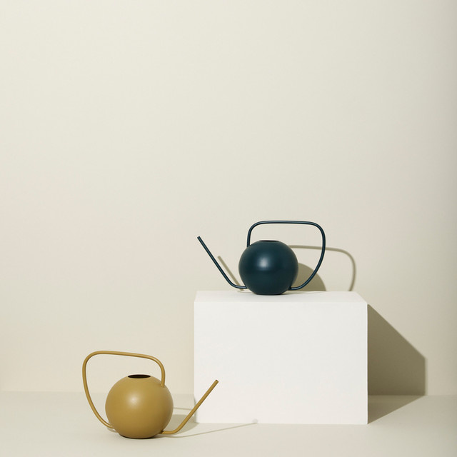 Hübsch Interior Gießkanne Vale aus Eisen in Khaki, Höhe: 33 cm - Bild 1