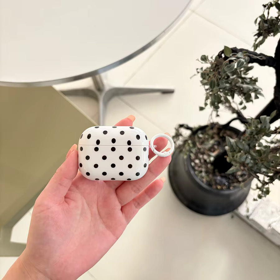 Retro Kopfhörerhülle mit schwarzen Punkten für Apple AirPods 1, 2, 3, 4 und Pro (Weiß) mit Haken - Bild 4