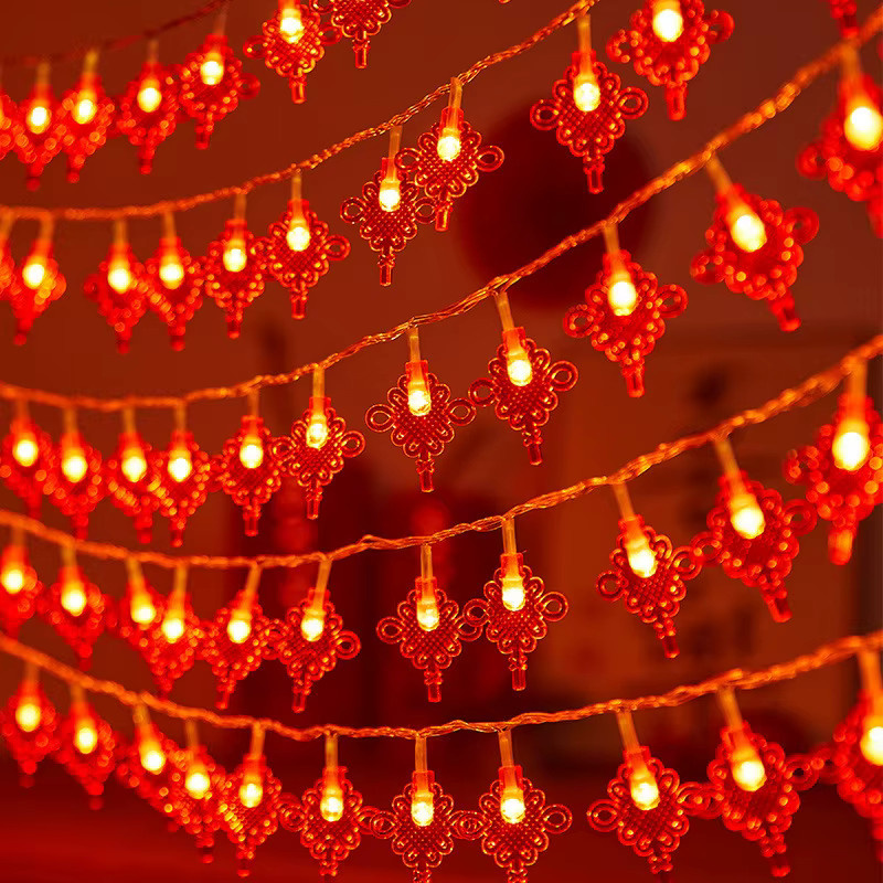 Rote LED Lichterkette mit Laternen-Ornamenten für deine Weihnachtsdekoration im Innenbereich - Bild 2