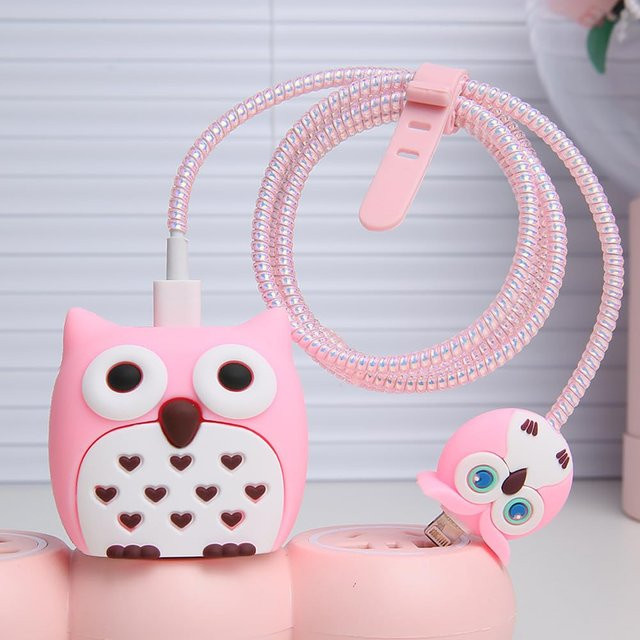 Silikon Ladegerät-Schutzhülle mit Eulen-Design für Apple 18 W und 20 W Netzteil in Rosa und Blau - Bild 1