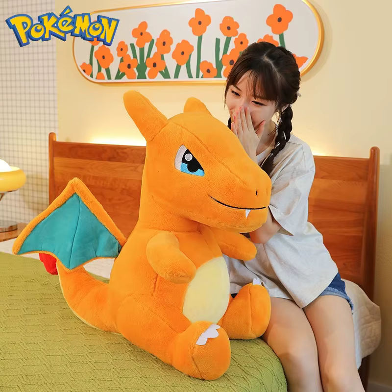 Pokémon Charizard Plüschtier in Orange als weiches Kuscheltier für Kinder - Bild 2
