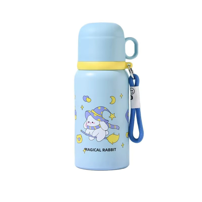 JUSTINLAU Cartoon Kinder Isolierflasche aus Edelstahl mit Doppel-Trinkbecher und Tragegriff, Weiß - Bild 2