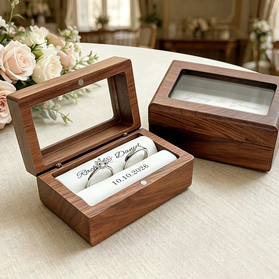 Individuell gravierte Ringbox aus Walnussholz mit Klarsichtfenster in Braun für Hochzeit und Verlobung - Bild 1