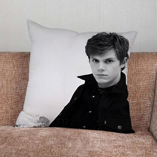 JMG Clothing Kissenbezug mit Evan Peters Motiv, Farbe: Weiß, B/H: 40 x 40 cm - Bild 1