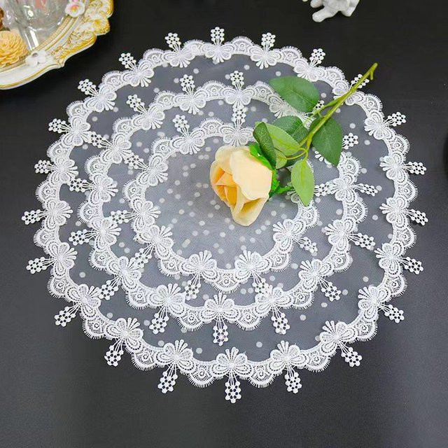 Yiran Furniture Tischdeckenbezug mit Mesh-Blumen-Stickerei, Grau, Durchmesser: 25 cm - Bild 1