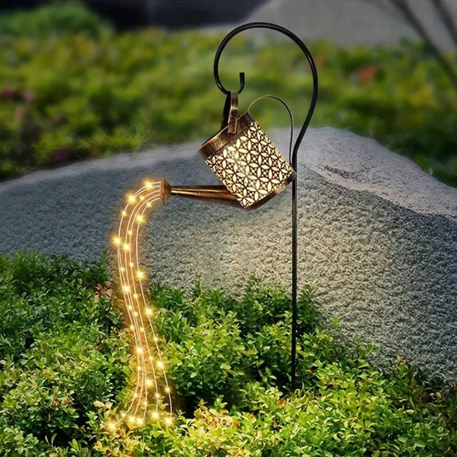 Solar Gießkannenlicht als Gartendekoration mit warmweißem LED-Licht und Halterung, wasserdicht für Garten, Terrasse und Gehweg, Gold/Messing - Bild 1