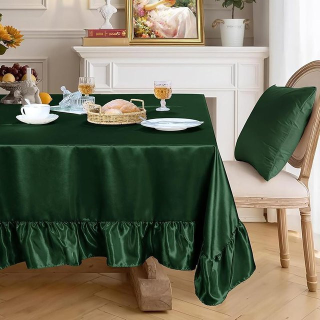 Weihnachts-Tischdecke aus Satin mit Rüschen von JMG Household Supplies, Farbe: Grün, Rechteckig, Durchmesser: 90 cm - Bild 1