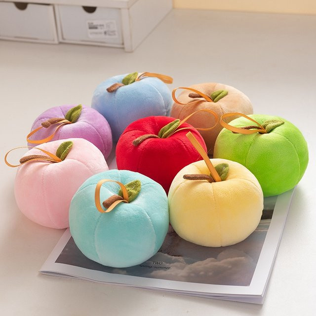 Bunte Mini-Apfel-Plüschtiere als hängende Weihnachtsbaumdekoration aus Textil - Bild 1