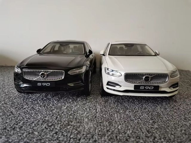 WELLY Volvo S90, Modellauto, Maßstab 1:18, Metall, Schwarz - Bild 1