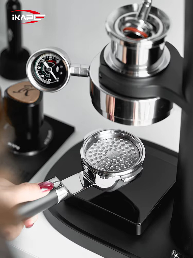 IKAPE Bodenloser Siebträger für Espressomaschinen kompatibel mit 54mm 3-Loch und 58mm 2-Loch E61 oder La Marzocco in Schwarz und Silber - Bild 4