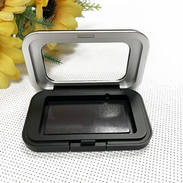 Magnetischer Aufbewahrungskoffer von Love Home Garden für Nähnadeln und Stickzubehör in Schwarz und Grau - Bild 1