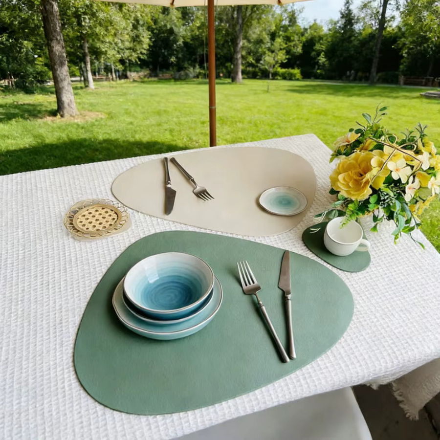 Inyahome Set aus ovalen Tischsets und Untersetzern aus Kunstleder in Grün, modern und wasserfest für Küche, Esszimmer und Outdoor - Bild 2