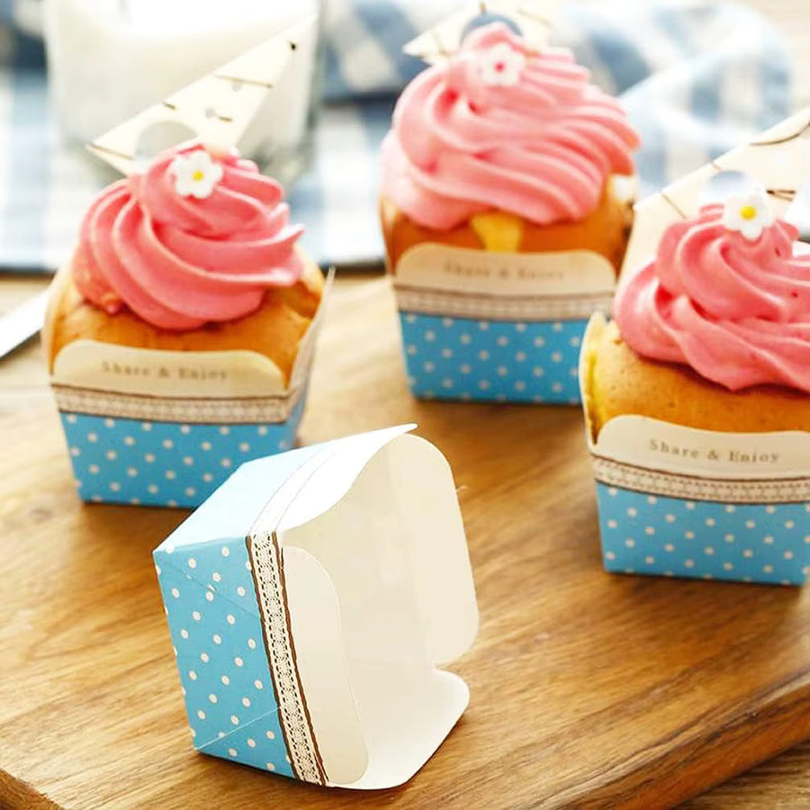 50 Stück quadratische Cupcake Liner aus Papier als Einweg Backbehälter für Muffins und Desserts - Bild 2