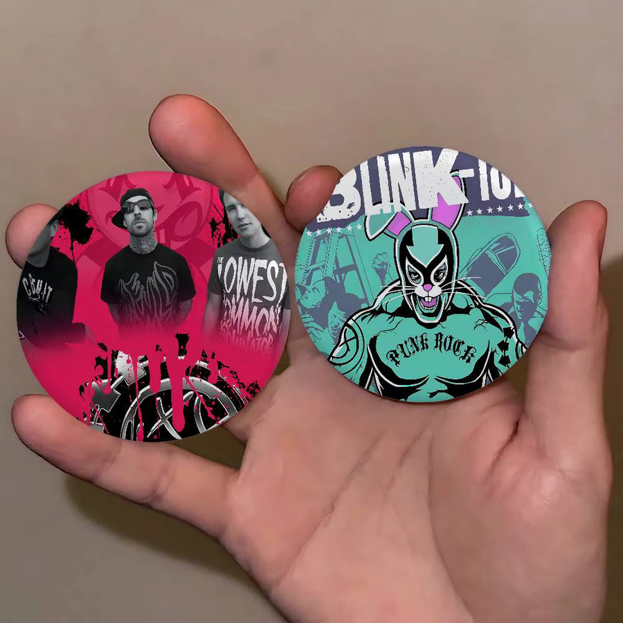 Mesuca Brosche, B-Blink 182 Rock Band, Weißblech, Rund - Bild 2
