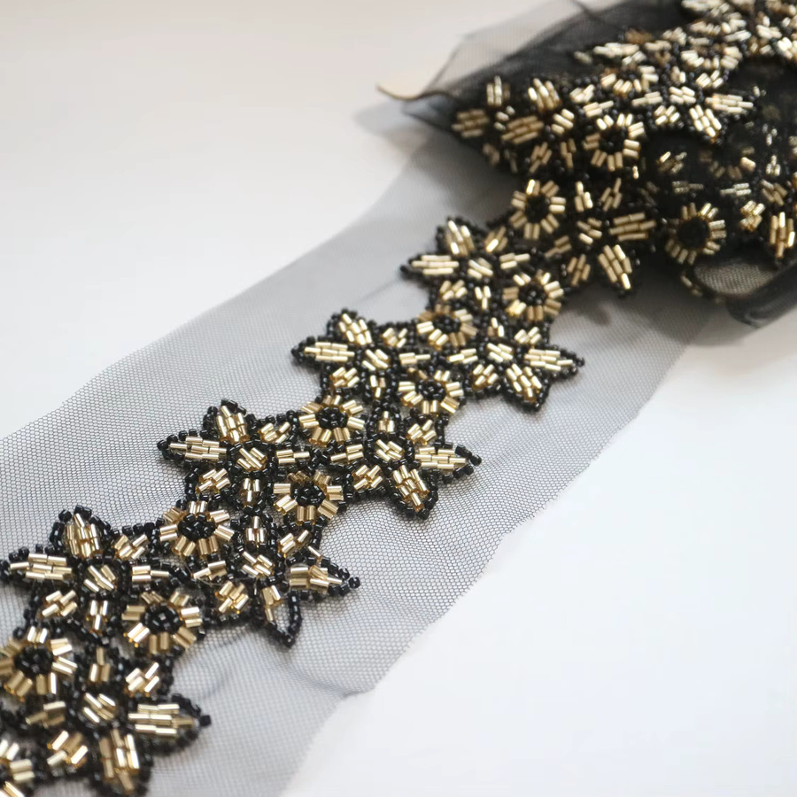 OKNOW Luxuriöse Perlen-Strass-Spitzenborte mit Pailletten für Kleidung und DIY-Projekte in Weiß und Gold, 4,5 Yard - Bild 1