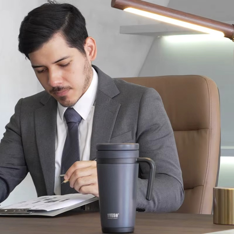TYESO Business-Thermobecher aus Edelstahl mit konischer Teetrennung und Griff, Vakuum-Wasserflasche in Grau, 500 ml - Bild 3