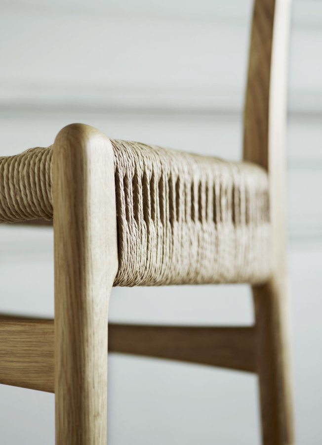 Carl Hansen & Søn CH23 Stuhl aus Eiche oder Walnuss mit Cord- oder Stoffbezug in Schwarz oder Braun - Bild 3