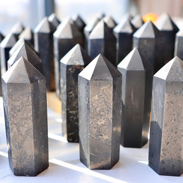 CrystalHola Schungit-Stein schwarzer Kristallquarz-Turm zur Dekoration - Bild 1