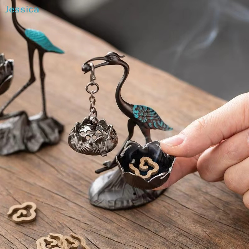 Jessica Traditioneller chinesischer Kranich-Räucherstäbchenhalter aus Metall mit Lotus-Design zum Aufhängen - Bild 2