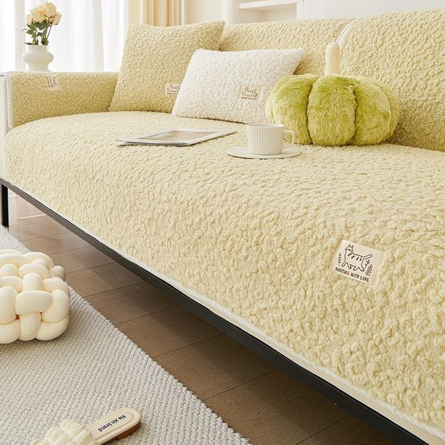 Sofahandtuch aus Lammimitat in Hellgelb, rutschfester L-Form Couch-Schonbezug für dein Wohnzimmer, 70 x 70 cm - Bild 1