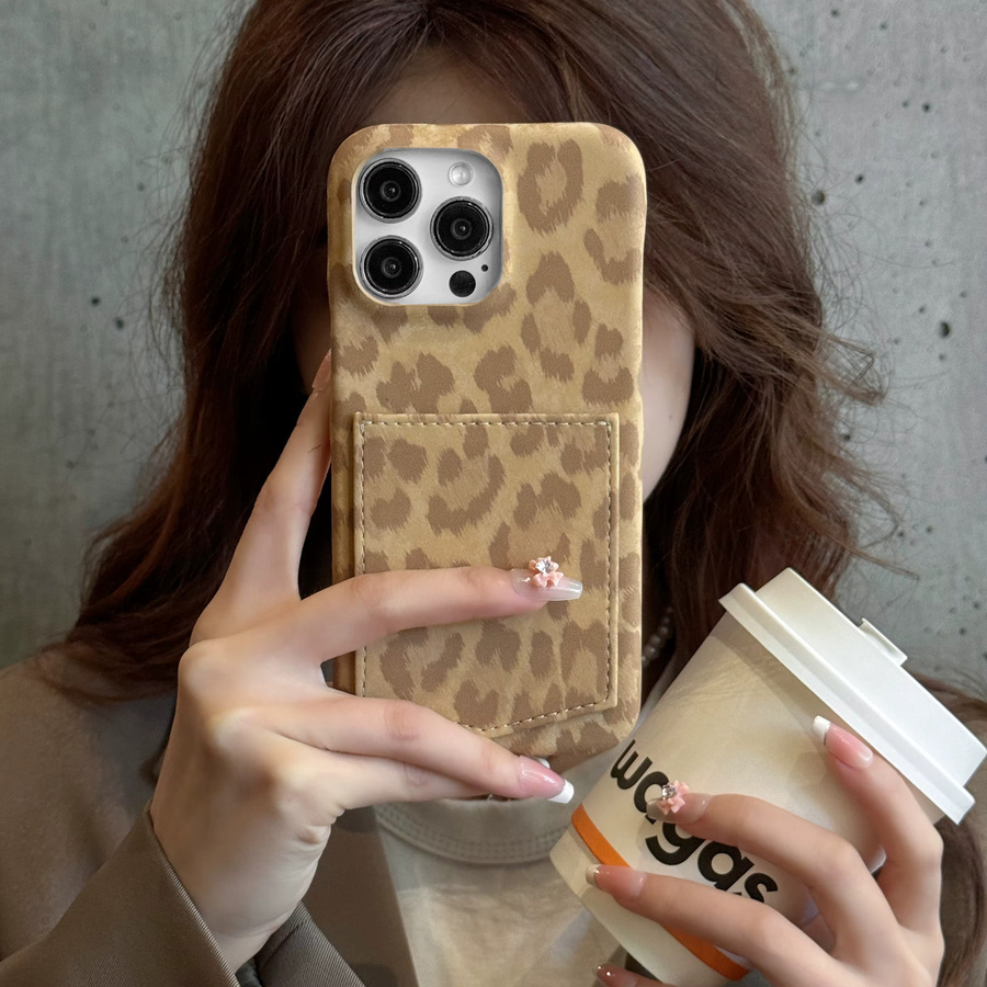 Retro Schutzhülle aus Mattleder-Imitat mit Leopardenmuster und Kartenfach für iPhone 17 16 15 14 13 Pro Max in Multicolour und Silber - Bild 3