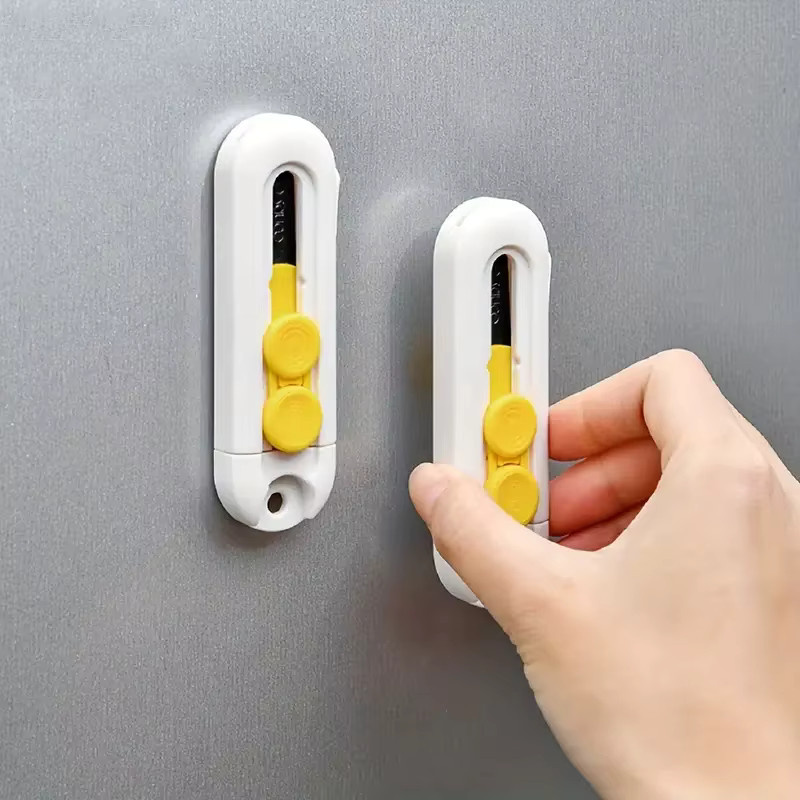 Magnetisches Kawaii Mini-Allzweckmesser in Weiß als tragbares Schneidezubehör für Büro und Unboxing - Bild 2