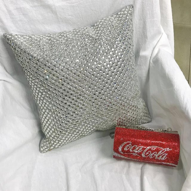 Luxus Kissenbezug von JMG Clothing mit Glitzer und Strass in Grau, B/B: 40 x 40 cm - Bild 1