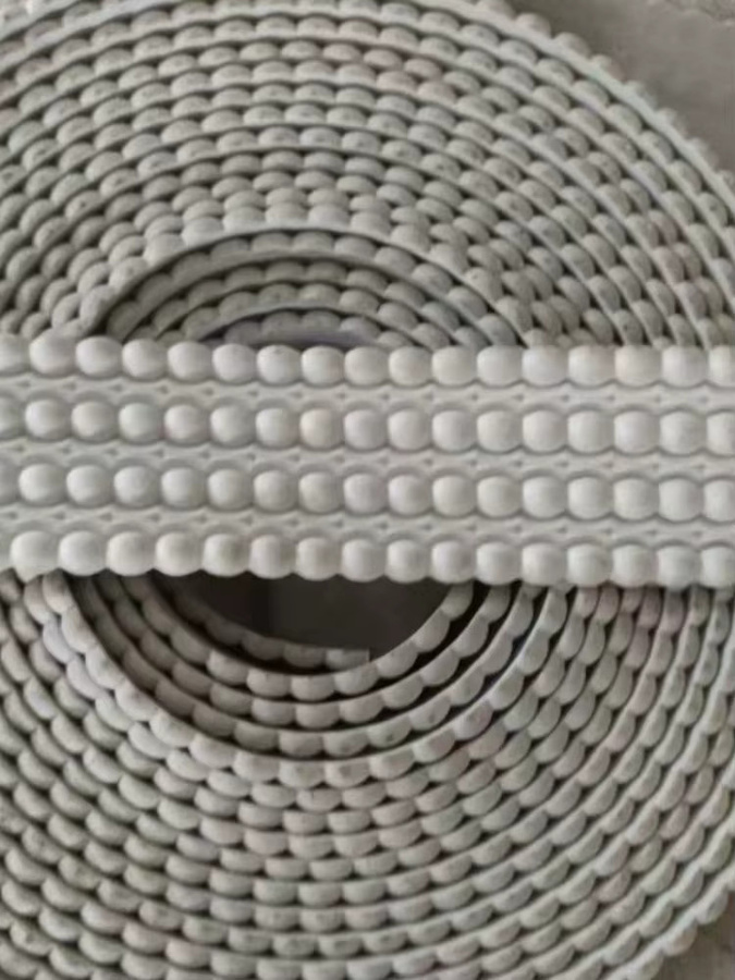 Selbstklebende Wandleiste aus PVC in Weiß, 3 Meter bemalbare DIY-Dekoration als flexible Verkleidungsstreifen für deine Wandgestaltung - Bild 4