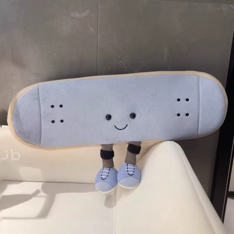 Bandai Skateboard-Plüschpuppe als niedliches Cartoon-Anime Kissen zur Schreibtischdekoration, Höhe: 15 cm - Bild 4