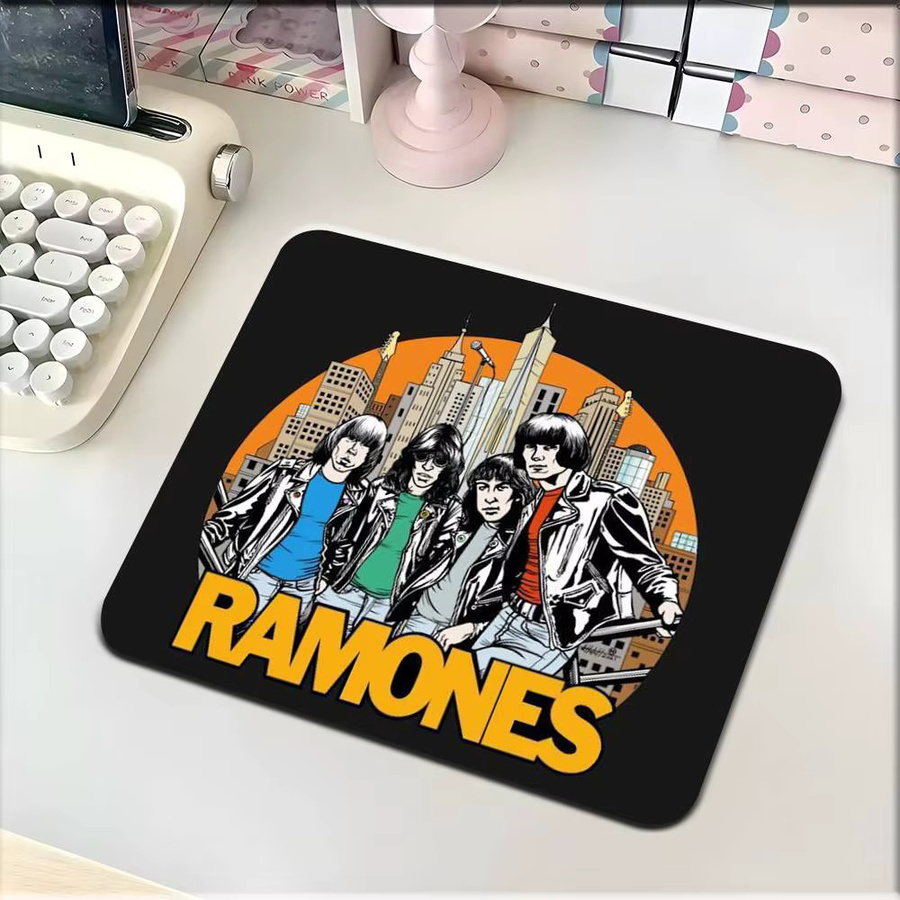 Mesuca Mauspad Rock Band Ramones Design in Multicolour, rutschfestes Schreibtischpad für Laptop und Tastatur - Bild 5
