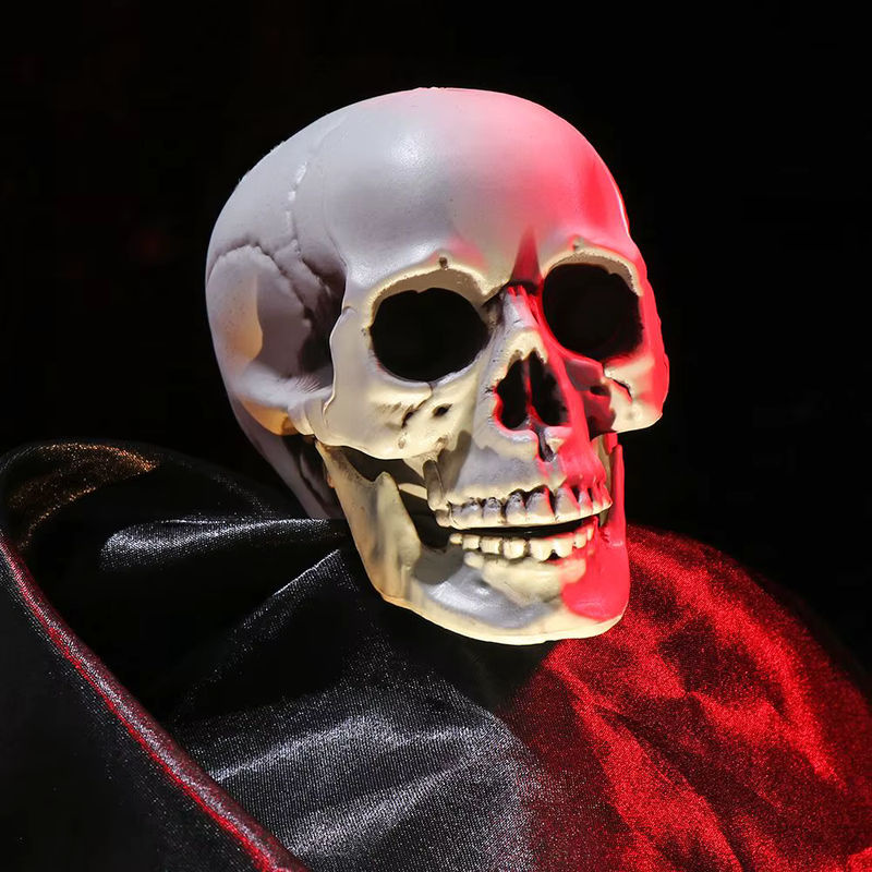 Menschlicher Totenkopf als Skelett-Dekoration für Halloween in Weiß aus Kunststoff - Bild 3