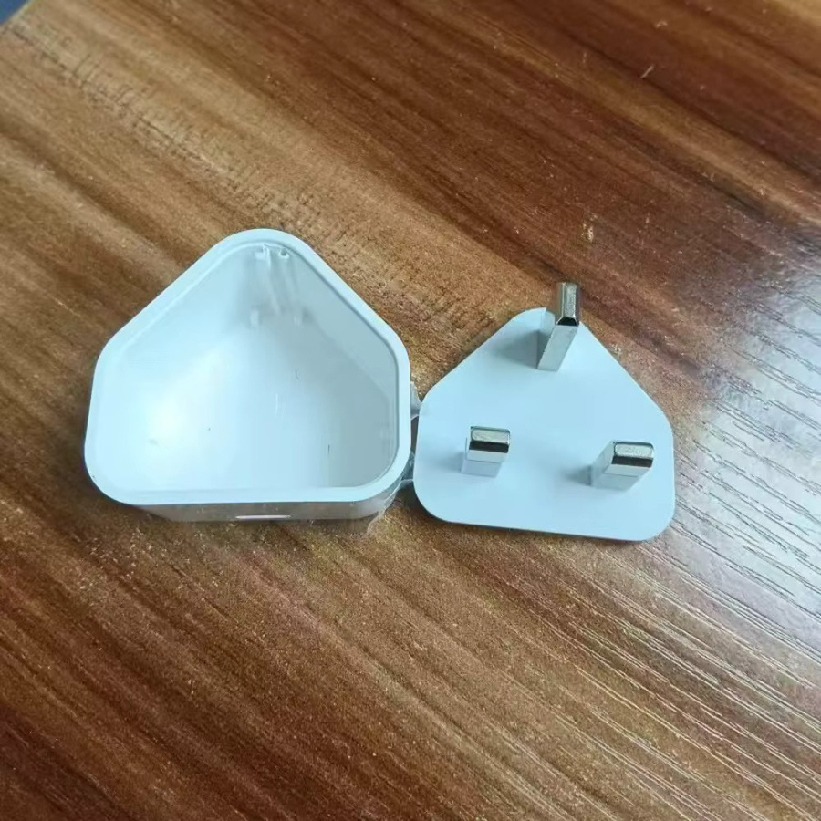 Dual-Port Fake Power Adapter Aufbewahrungsbox in Weiß – Sicherer Pillenorganizer im UK-Stecker Design - Bild 2