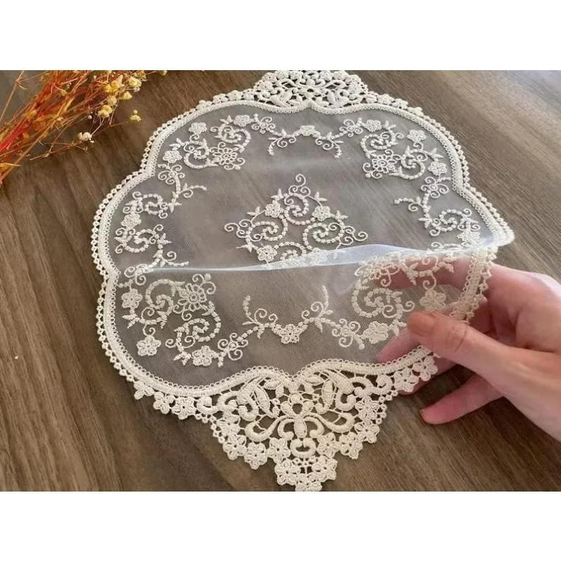 Handgefertigte Platzsets im Retro-Stil von Yiran Furniture, ovale Häkeldeckchen mit floralem Design in Weiß - Bild 2