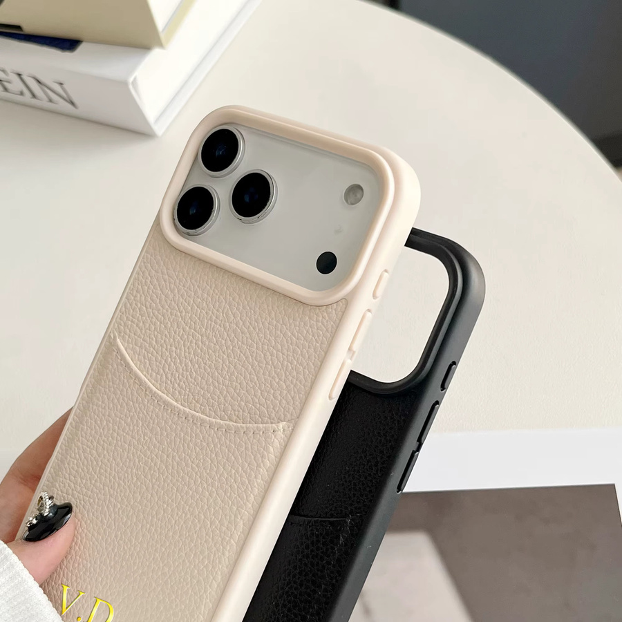 Personalisierte iPhone Einsatzkartenhülle aus luxuriösem PU-Leder mit Gold-Heißfolienprägung für Apple iPhone 12 bis 17 Pro Max Plus Air in Schwarz oder Gold - Bild 3