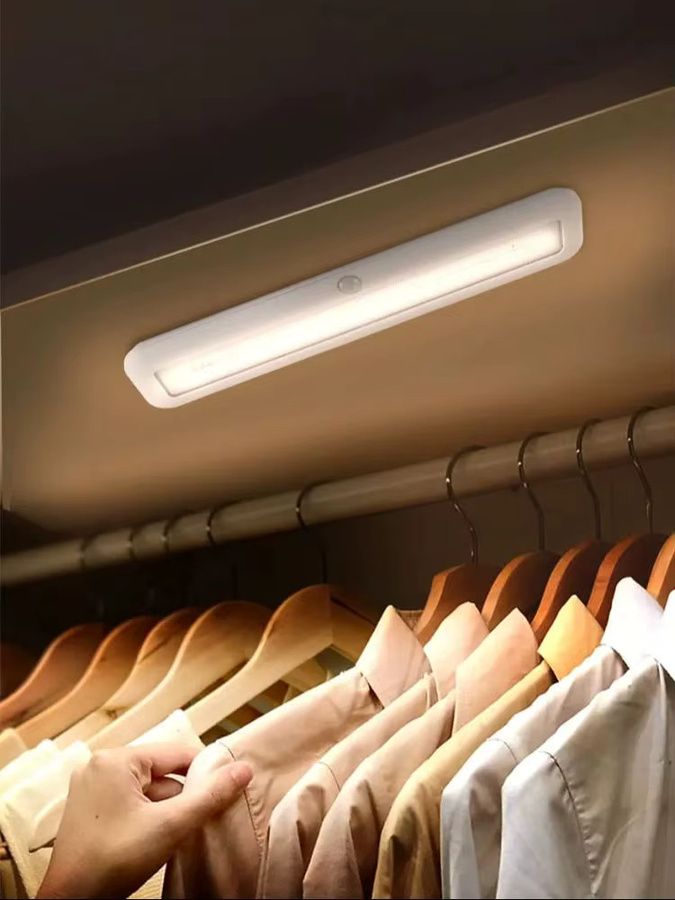 HPH Wiederaufladbare LED-Wandleuchte mit Bewegungssensor in Weiß mit warmweißem Licht für Küche und Schrank - Bild 5