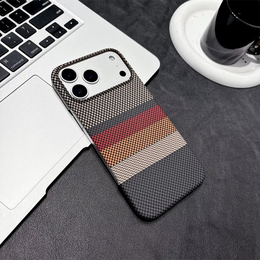Stoßfeste PC-Magnethülle mit Kevlar-Carbonfaser-Muster für iPhone 17, Air 16 und 15 Pro Max, MagSafe kompatibel, dünne harte Schutzhülle in Multicolour - Bild 3