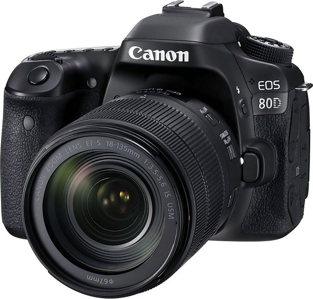 Canon EOS 80D Digitale Spiegelreflexkamera mit EF-S 18-135mm f/3.5-5.6 IS USM Zoomobjektiv in Schwarz - Bild 1