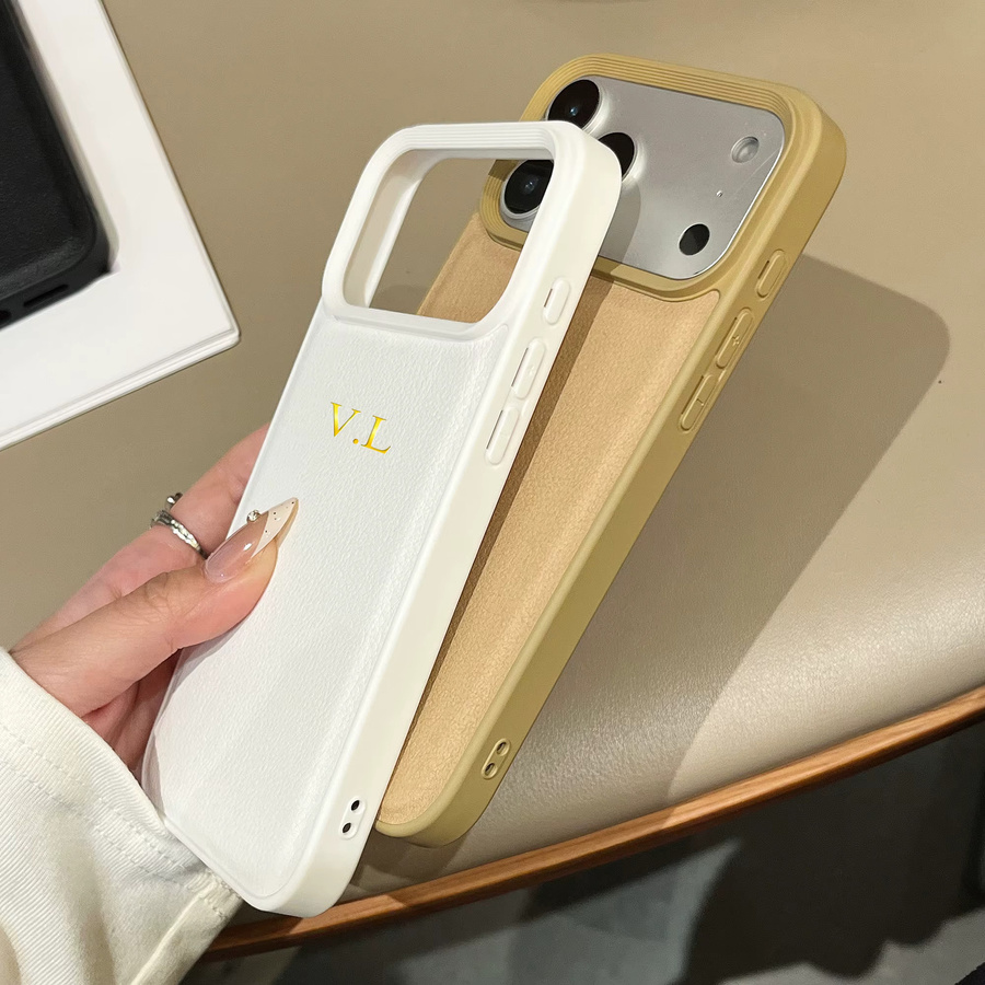 Personalisierte Luxus-Kunstlederhülle für Apple iPhone mit individuellem Namen und graviertem Buchstaben in Goldfolie, Farben: Gold und Beige - Bild 2