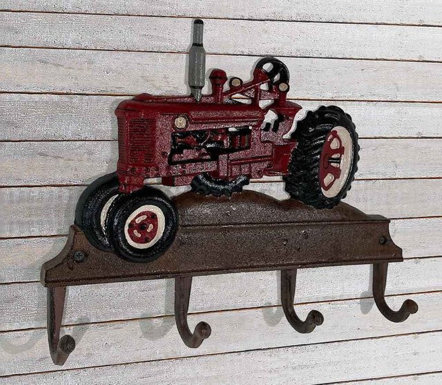 Wandgarderobe Traktor in Rot im Vintage-Landhaus-Stil aus Gusseisen mit 4 Haken - Bild 1