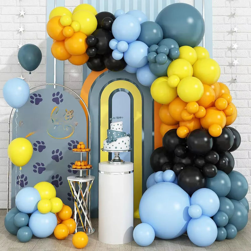 Mehrfarbige Ballon-Girlande in Blau, Gelb, Schwarz und Grau als Party-Dekoration für Kindergeburtstage oder Gender Reveal Partys - Bild 4