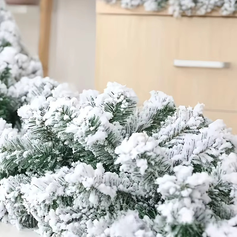 Realistische künstliche Schnee-Kiefer-Girlande in Grün für deine Weihnachtsdekoration im Innen- und Außenbereich - Bild 4