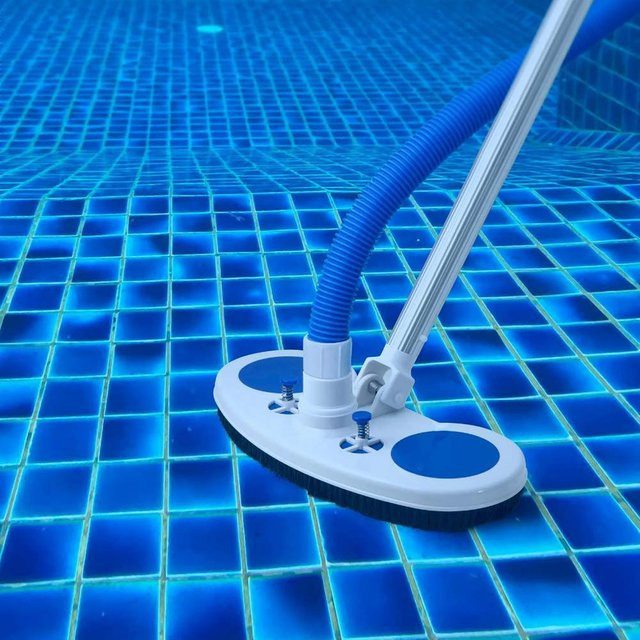 Schwimmbad-Saugkopf mit Bürste für deinen Pool in Weiß - Bild 1