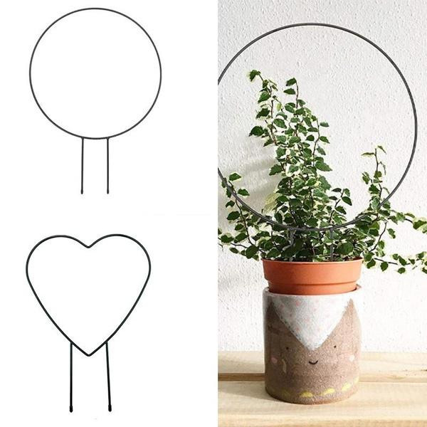 Herzförmiger Rankhilfe aus Eisen als runder Kletterständer für Gartenpflanzen und Blumen als Pflanzenspalier - Bild 1