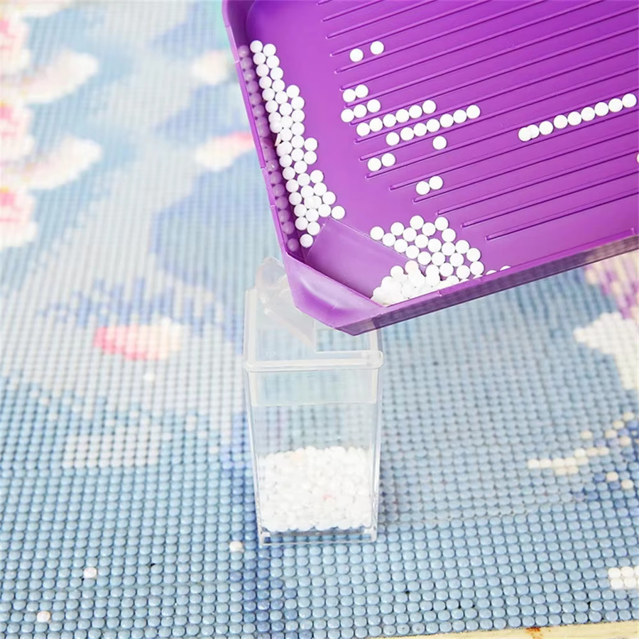 Buntes Diamond Painting Set mit 3-in-1 Malstift, Kleber, Perlen, Tabletts und Anti-Rutsch-Matte in Multicolour und Lila für Erwachsene - Bild 2