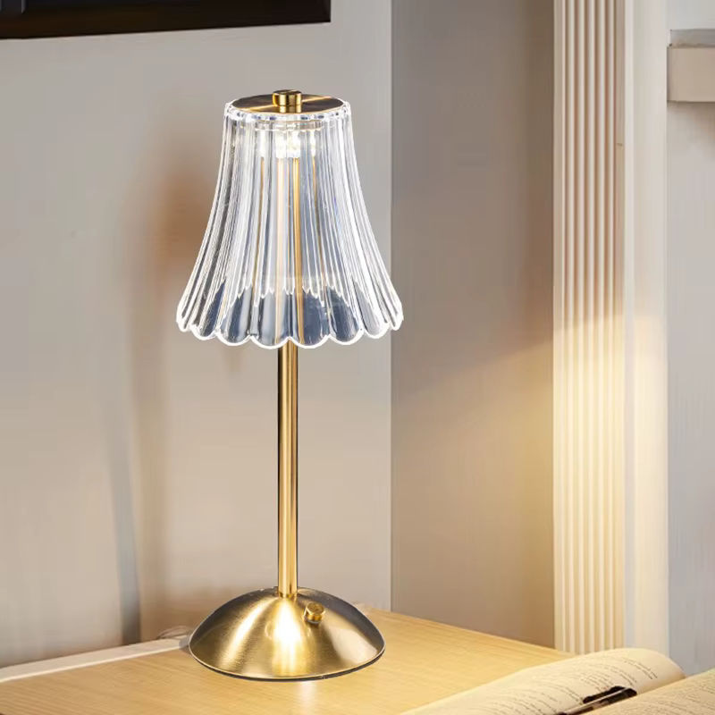 Lyfs Wiederaufladbare LED Tischlampe mit Touch-Funktion aus Glas und Metall in Gold/Messing, Warmweißes Licht, Transparent - Bild 2