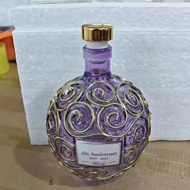 ONE PI Luxuriöse Glasflasche mit Spiralmuster als Dekorationsflasche und Whiskey-Dekanter - Bild 2