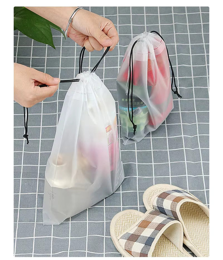 Transparente Frosted Kordelzug Taschen aus Kunststoff für Kleidung und Schuhe, Wasserabweisende Organizer Beutel in Weiß - Bild 2