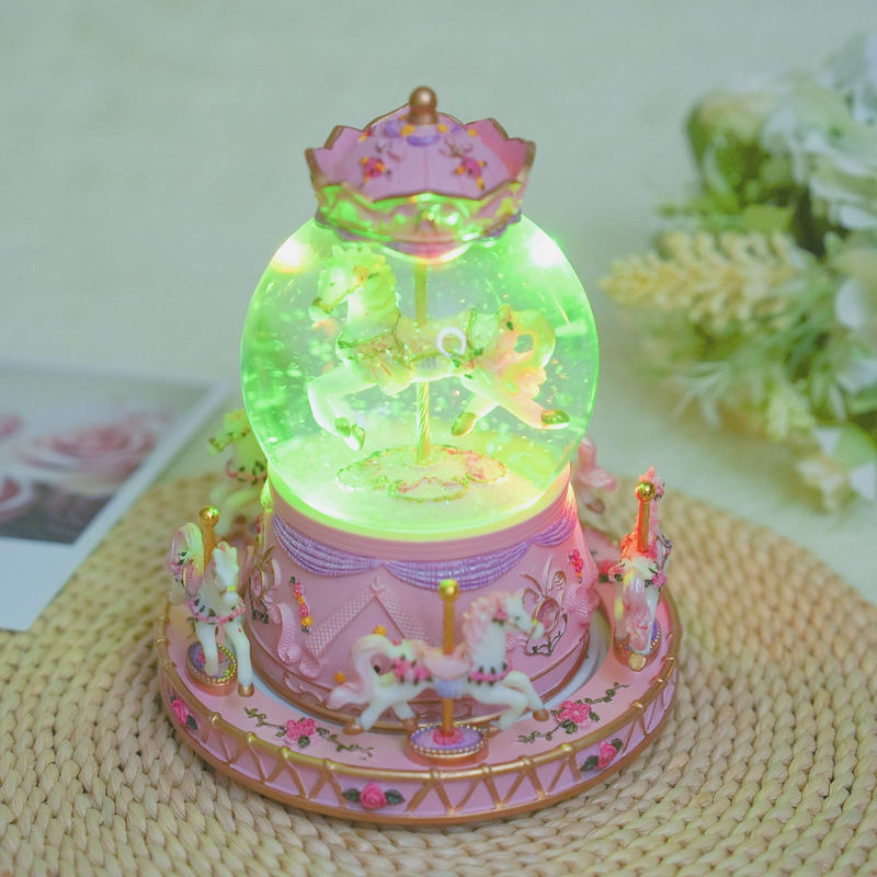 Tooarts Rotierende Karussell-Spieluhr mit Kristallkugel und LED-Beleuchtung in Rosa - Bild 3