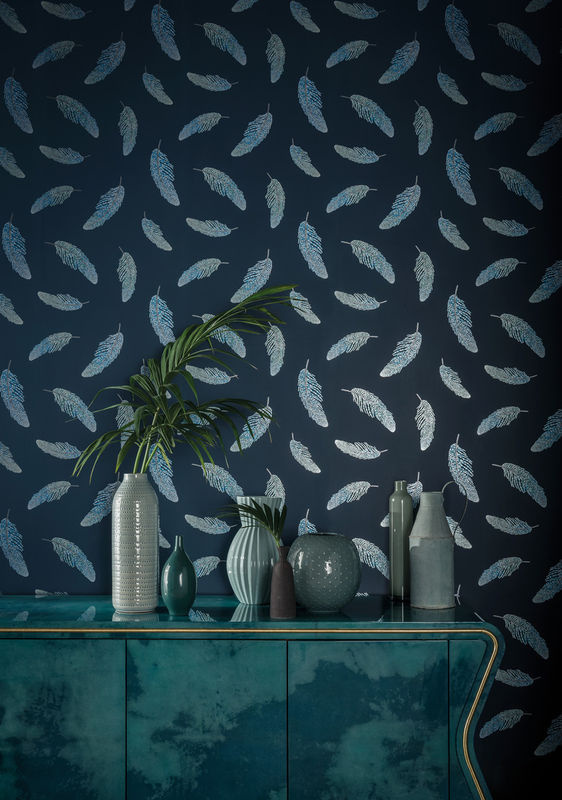 Feder Tapete Adornado von Osborne & Little in Navy/Sapphire Blue mit Tierprint - Bild 2