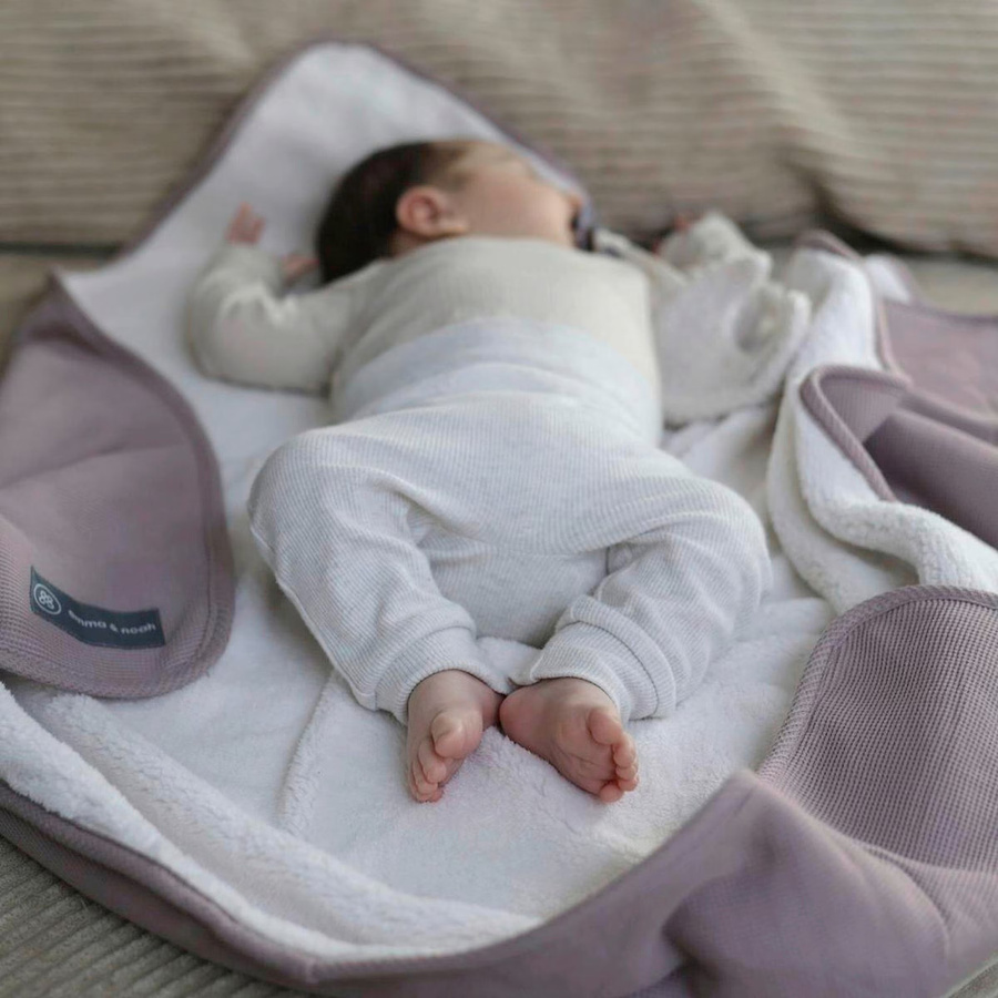 Emma & Noah Babydecke Essential Winter aus Bio-Baumwolle in Lila, B/B: 75 x 95 cm - Bild 2
